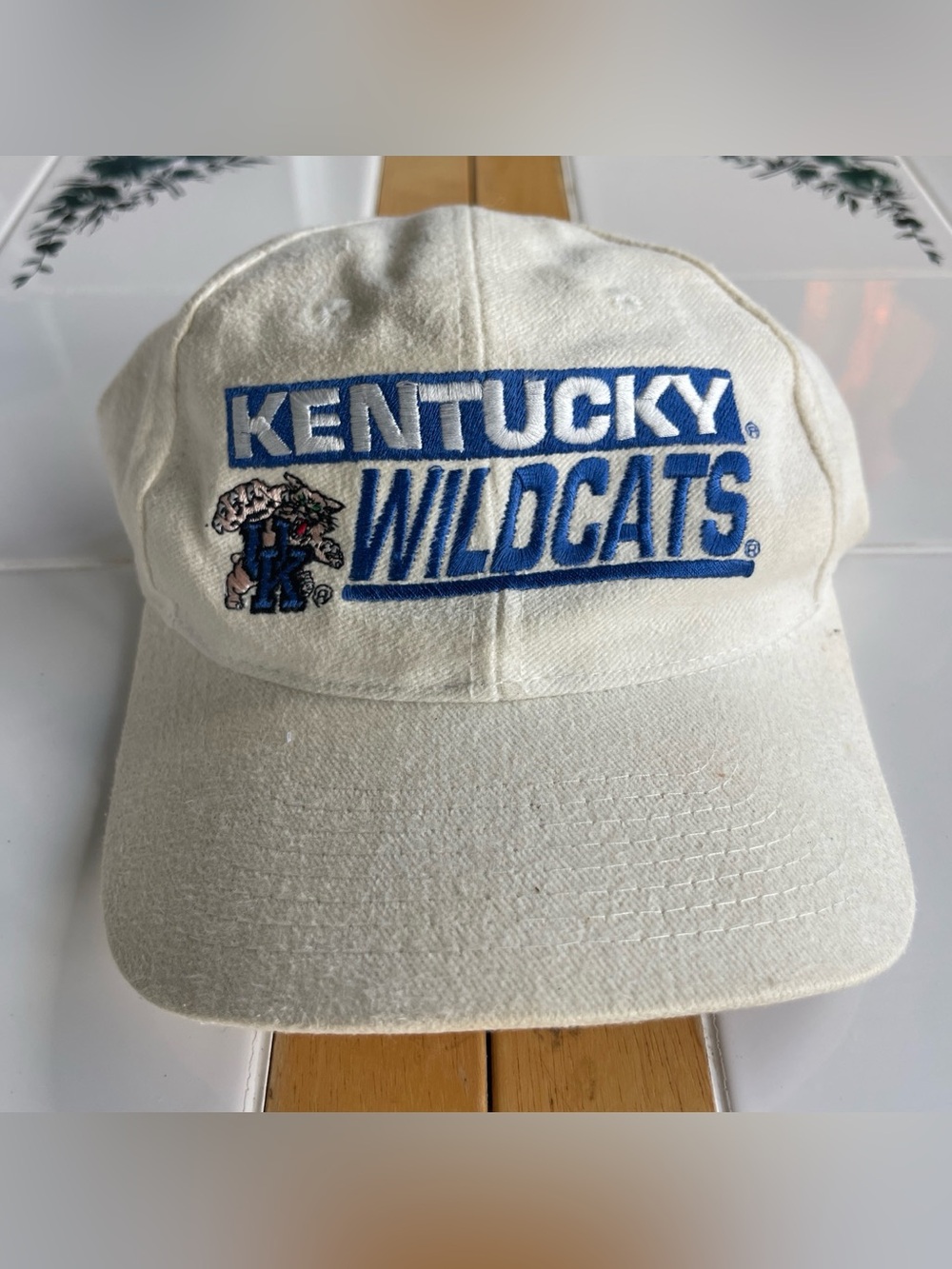 Vintage Kentucky Wildcats SnapBack Hat Cream Logo 7 Embroidered NCAA Collegiate